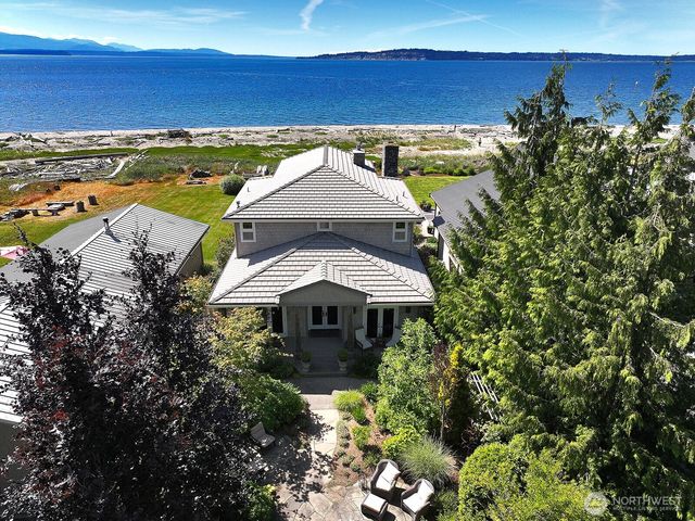 7532 Maxwelton Beach Lane, Clinton, WA 98236