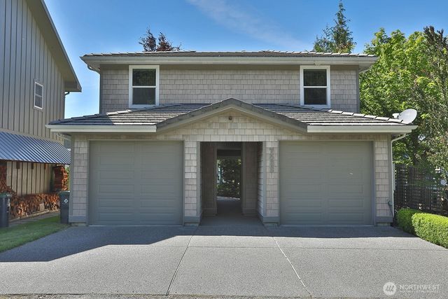 7532 Maxwelton Beach Lane, Clinton, WA 98236