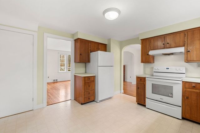6 W Shore Rd, Merrimac, MA 01860