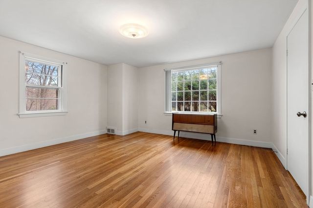 6 W Shore Rd, Merrimac, MA 01860