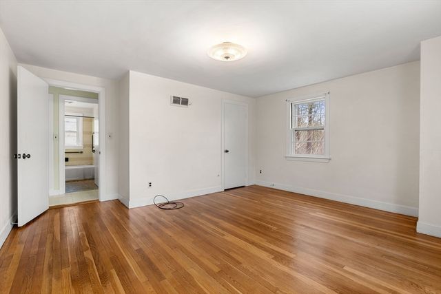 6 W Shore Rd, Merrimac, MA 01860