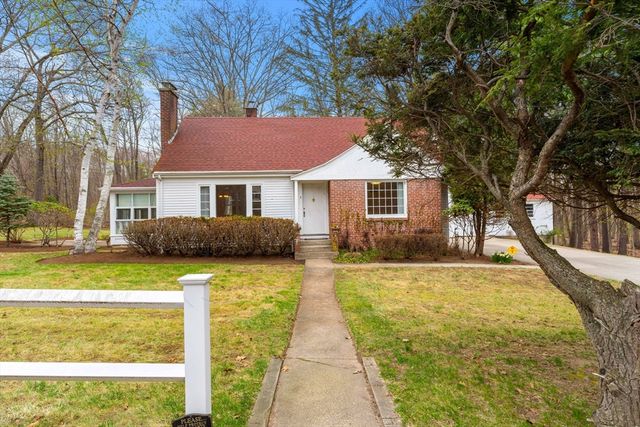 6 W Shore Rd, Merrimac, MA 01860
