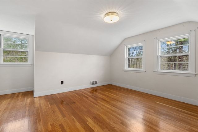 6 W Shore Rd, Merrimac, MA 01860