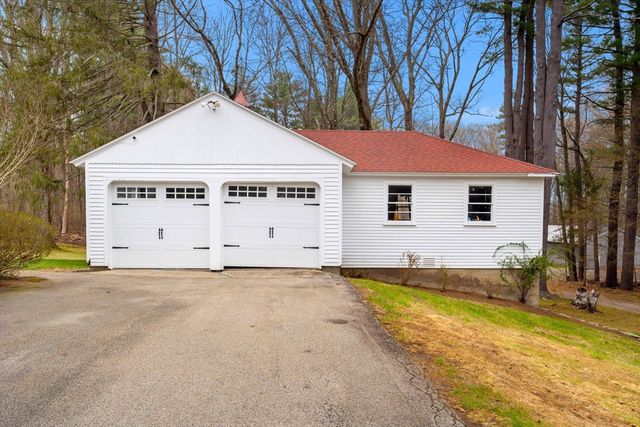 6 W Shore Rd, Merrimac, MA 01860