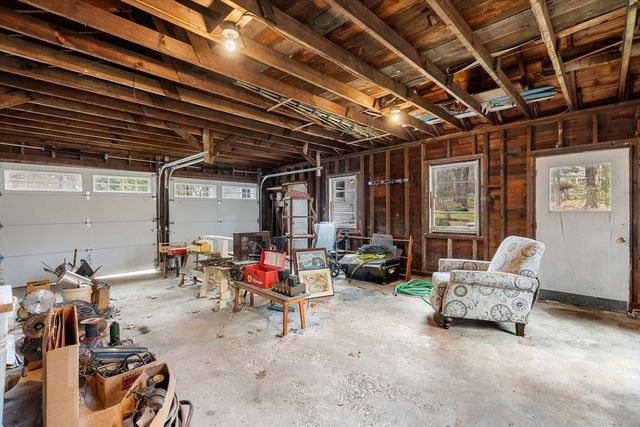 6 W Shore Rd, Merrimac, MA 01860