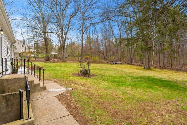 6 W Shore Rd, Merrimac, MA 01860