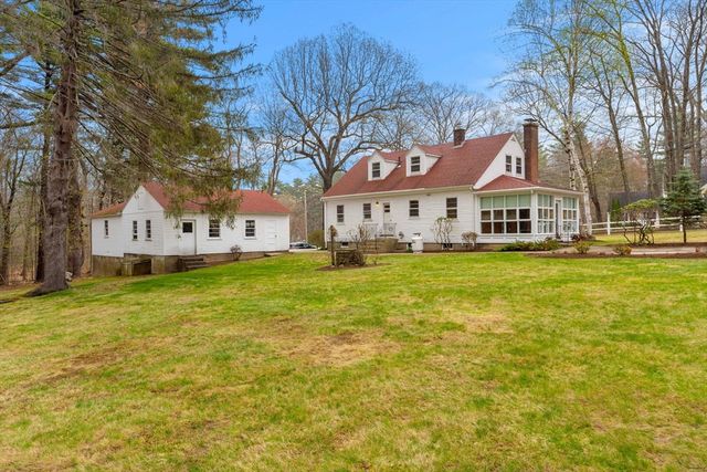 6 W Shore Rd, Merrimac, MA 01860