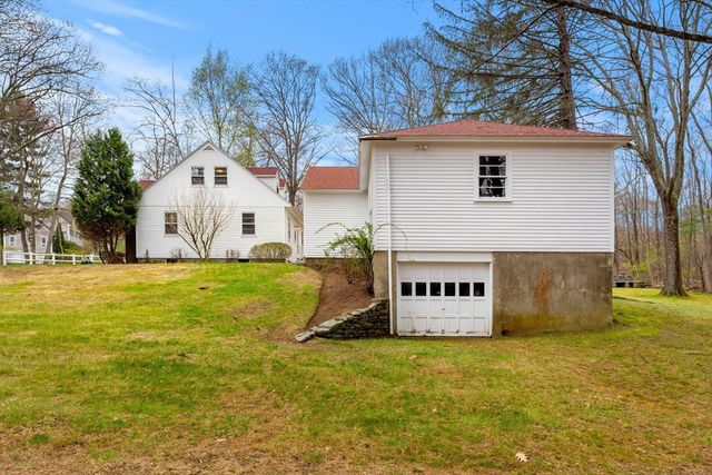 6 W Shore Rd, Merrimac, MA 01860