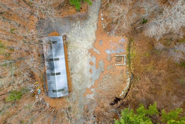 6 W Shore Rd, Merrimac, MA 01860