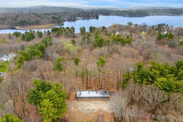 6 W Shore Rd, Merrimac, MA 01860