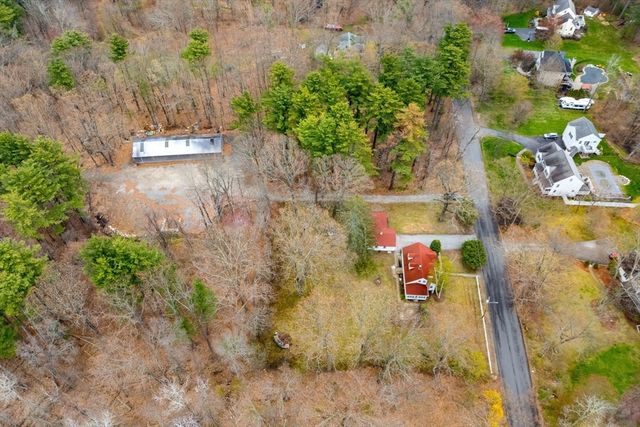 6 W Shore Rd, Merrimac, MA 01860