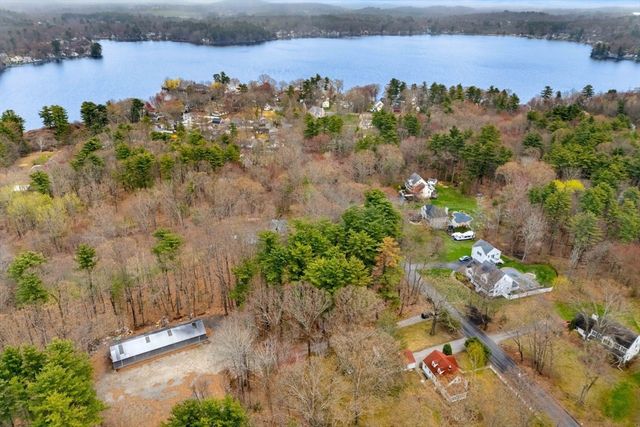 6 W Shore Rd, Merrimac, MA 01860