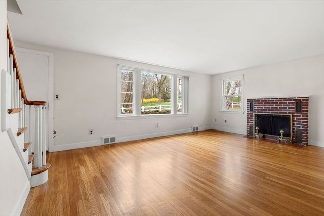 6 W Shore Rd, Merrimac, MA 01860