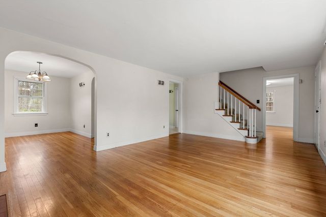 6 W Shore Rd, Merrimac, MA 01860
