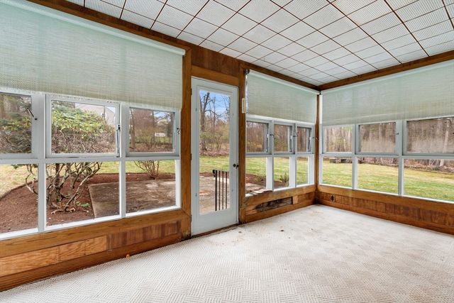 6 W Shore Rd, Merrimac, MA 01860