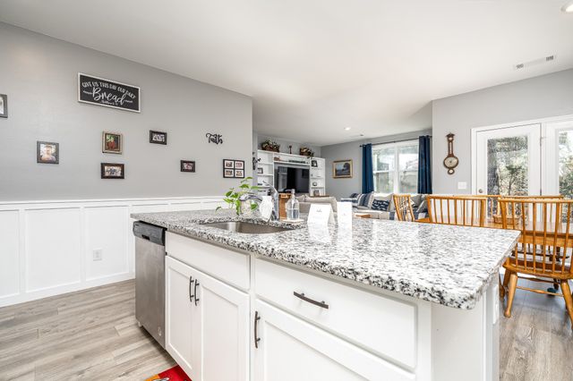 401 Lauren Ln, Chapel Hill, TN 37034