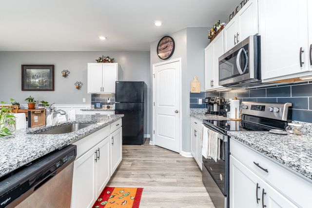 401 Lauren Ln, Chapel Hill, TN 37034