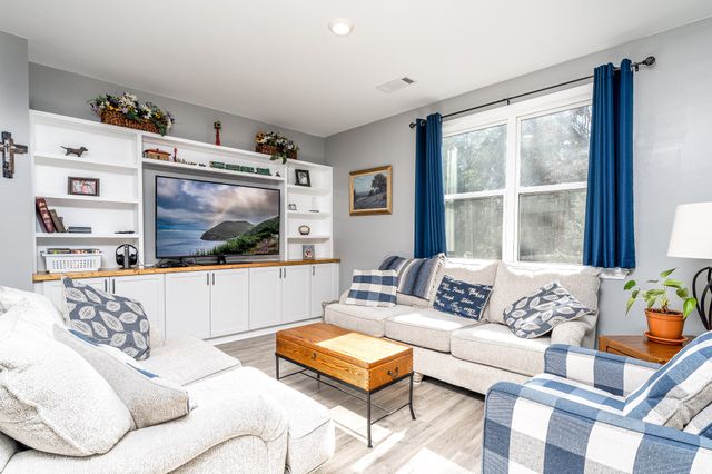 401 Lauren Ln, Chapel Hill, TN 37034