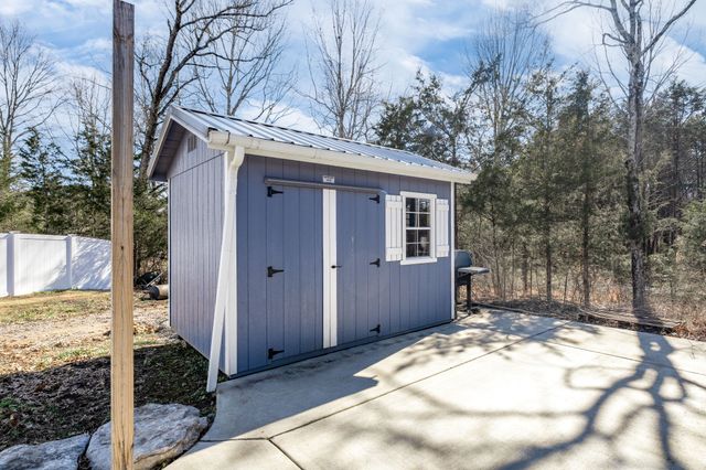 401 Lauren Ln, Chapel Hill, TN 37034