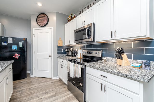 401 Lauren Ln, Chapel Hill, TN 37034