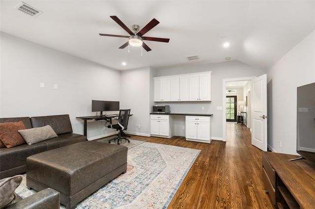 1705 Chippendale Road, Houston, TX 77018