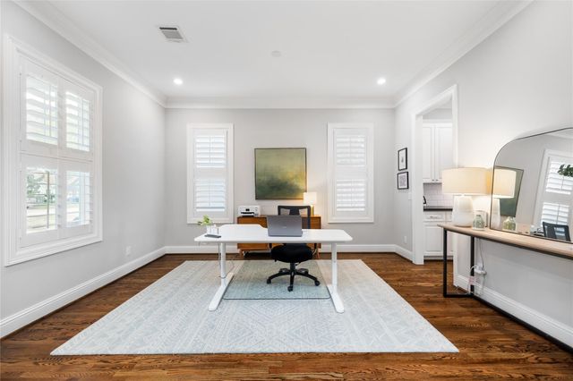 1705 Chippendale Road, Houston, TX 77018