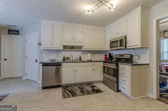 410 Winston Manor Drive, Winder, GA 30680