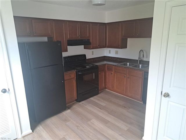4214 Beasley CT, Virginia Beach, VA 23462
