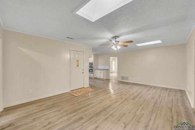 808 Meadowbrook Dr, Longview, TX 75601