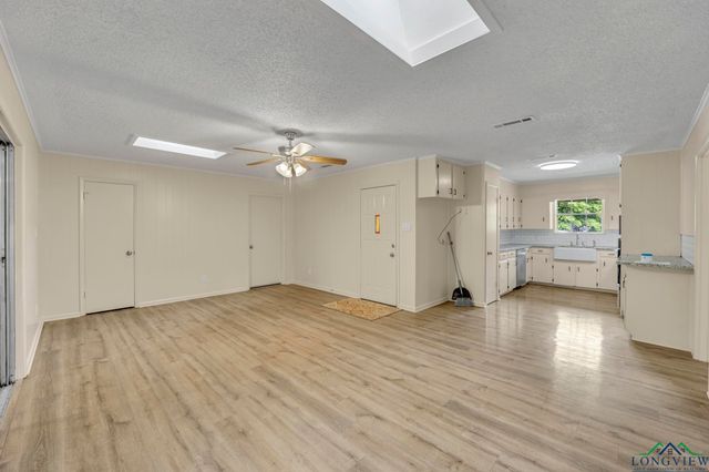 808 Meadowbrook Dr, Longview, TX 75601