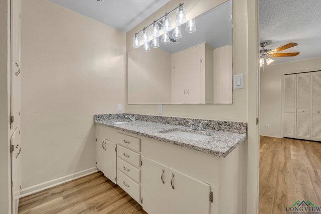 808 Meadowbrook Dr, Longview, TX 75601