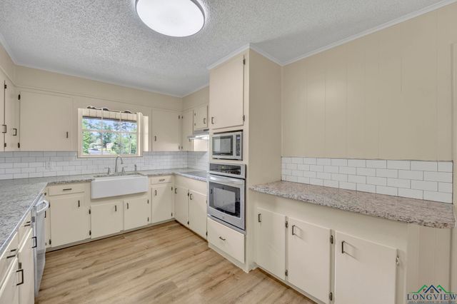 808 Meadowbrook Dr, Longview, TX 75601