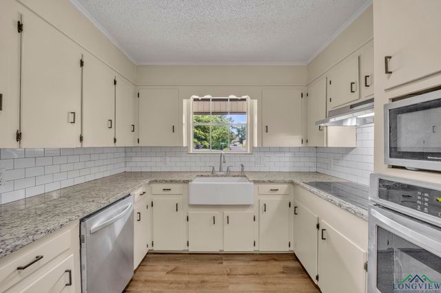 808 Meadowbrook Dr, Longview, TX 75601