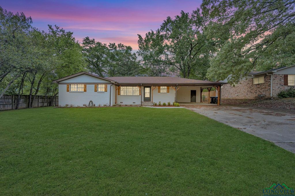 808 Meadowbrook Dr, Longview, TX 75601