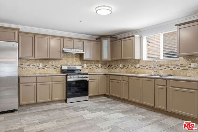 145 E 36th Street, Los Angeles, CA 90011