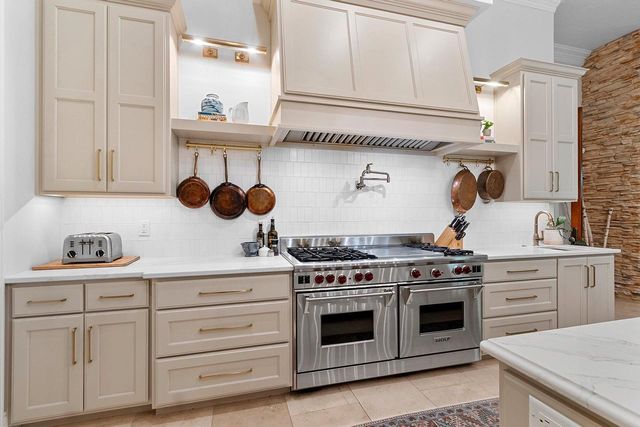 6830 N PURDY PARKWAY, Appleton, WI 54913