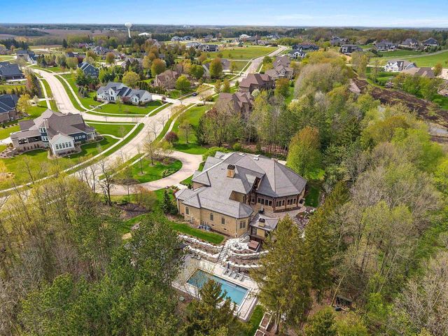 6830 N PURDY PARKWAY, Appleton, WI 54913