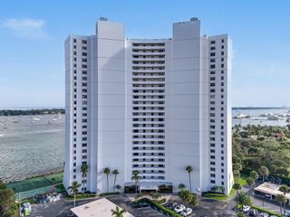 5200 N Flagler Drive 404, West Palm Beach, FL 33407