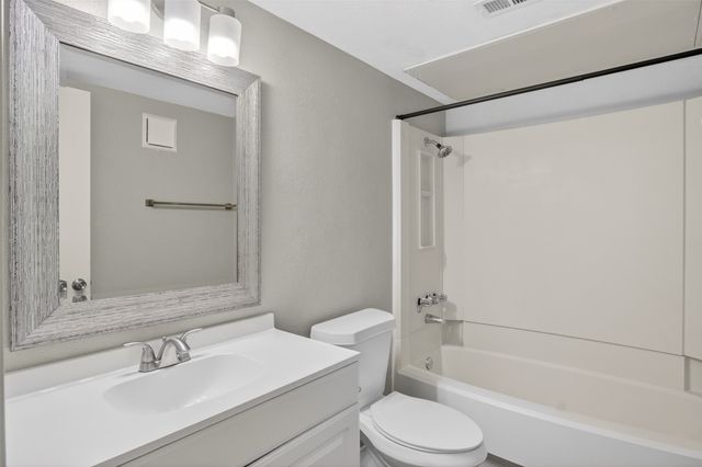 2505 Wedglea Drive 238, Dallas, TX 75211