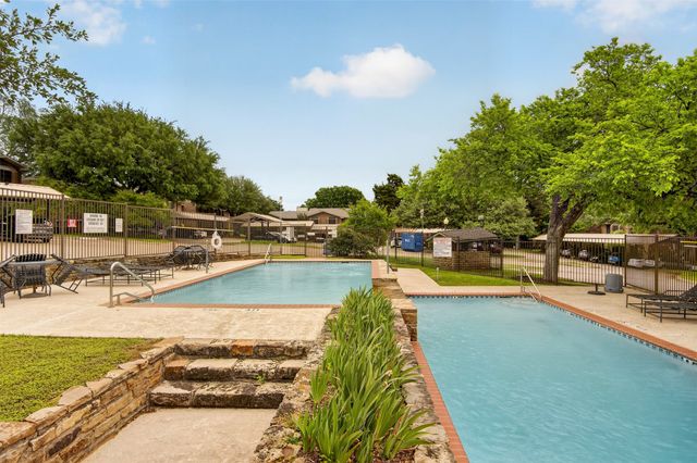 2505 Wedglea Drive 238, Dallas, TX 75211