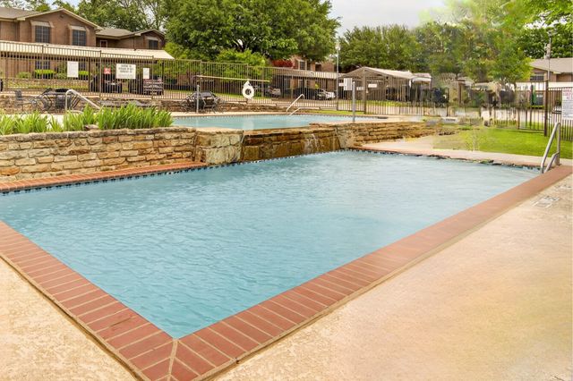 2505 Wedglea Drive 238, Dallas, TX 75211