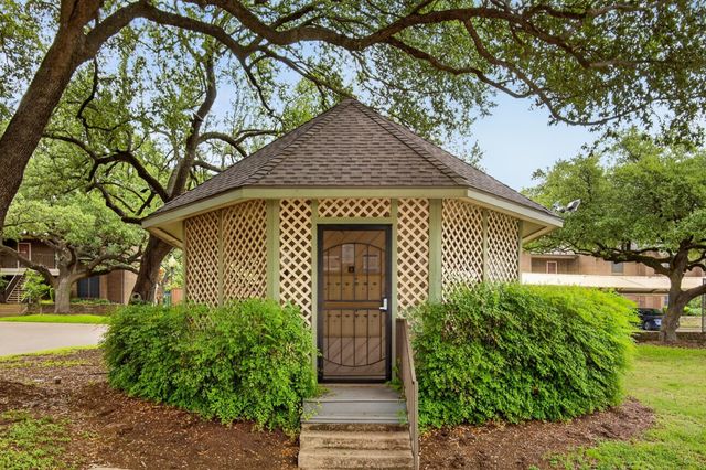 2505 Wedglea Drive 238, Dallas, TX 75211