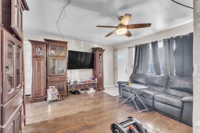 7735 51st Ave, Sacramento, CA 95828