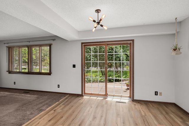 7111 Robinwood Bay, Woodbury, MN 55125