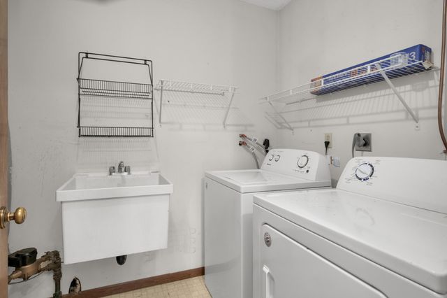 7111 Robinwood Bay, Woodbury, MN 55125