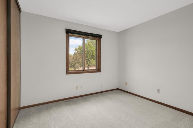 7111 Robinwood Bay, Woodbury, MN 55125