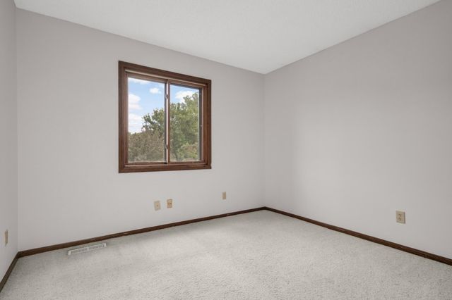 7111 Robinwood Bay, Woodbury, MN 55125