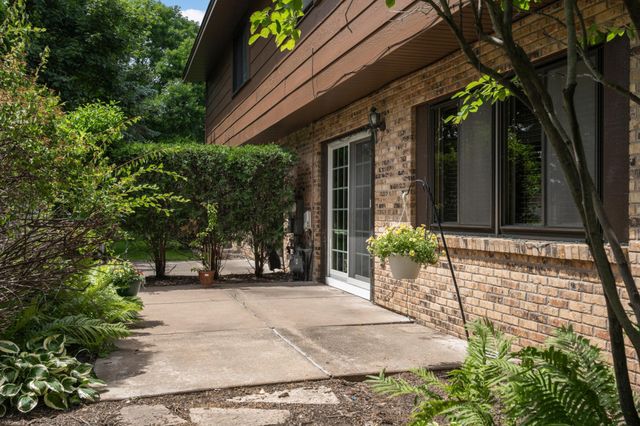 7111 Robinwood Bay, Woodbury, MN 55125
