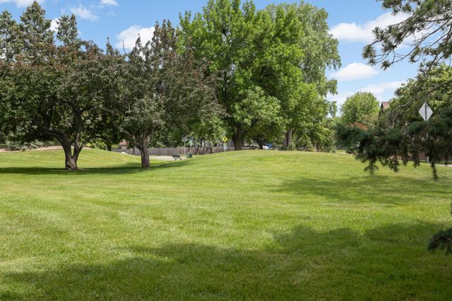 7111 Robinwood Bay, Woodbury, MN 55125