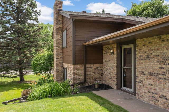 7111 Robinwood Bay, Woodbury, MN 55125